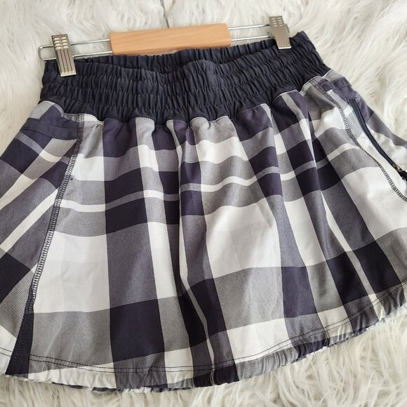Lululemon Plaid Tracker Skirt‎ Skort Sz 4 Foxy Plaid Mini Sidewalk Gray White - Picture 3 of 11